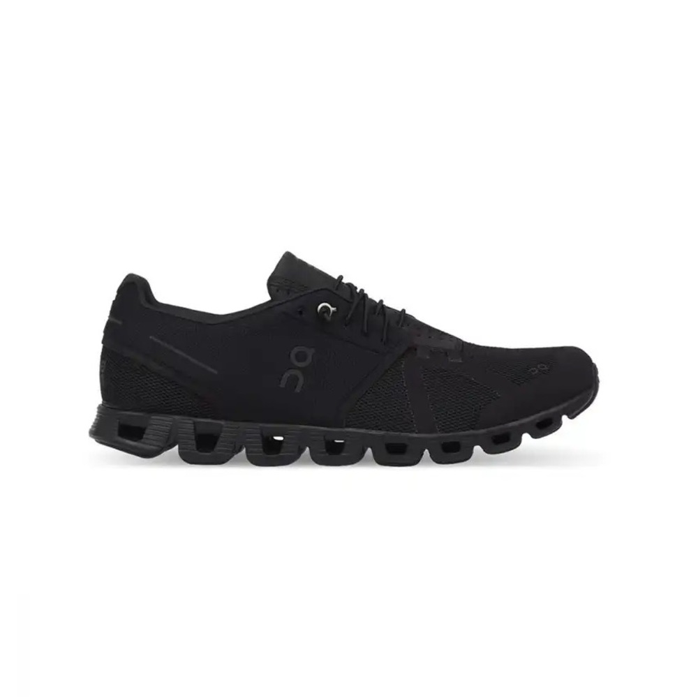 BRAND NEW On Cloud woman’s running shoe.